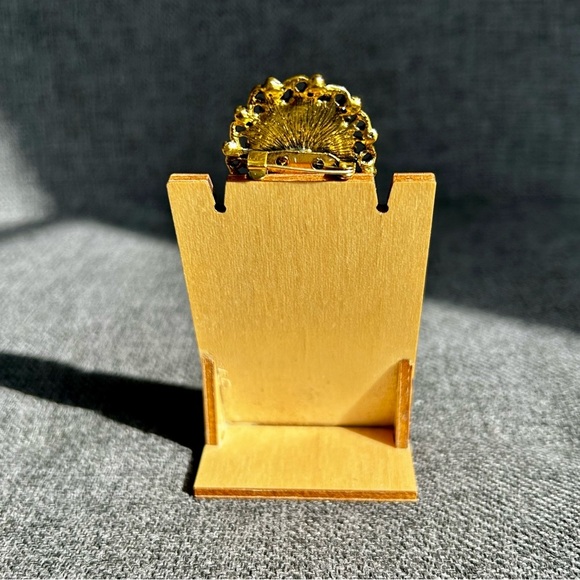 Sparkly Cameo Brooch Pin, Rhinestone Filigree Edging Detail, Black, White, Gold - Picture 5 of 16